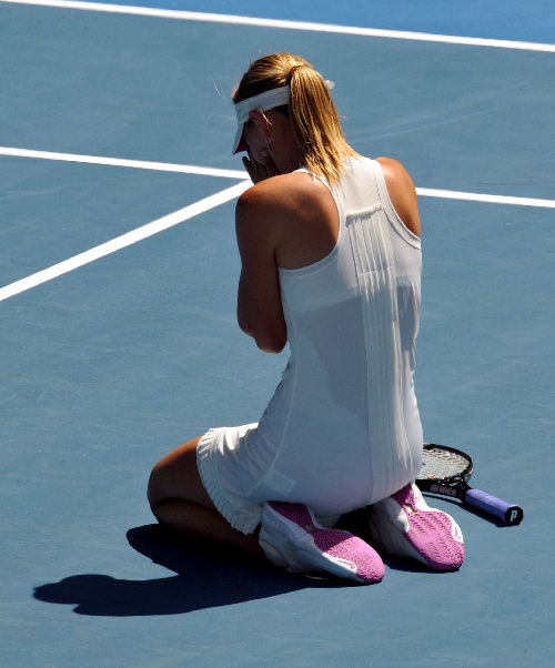 莎拉波娃在塞尔维亚队比赛中挺进下一轮，败北引发热议！